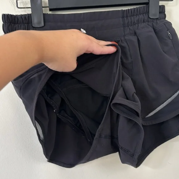 Lululemon Hotty Hot Short II *2.5" Black Size 4 - Picture 5 of 9